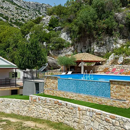 Lovely In With Outdoor Swimming Pool